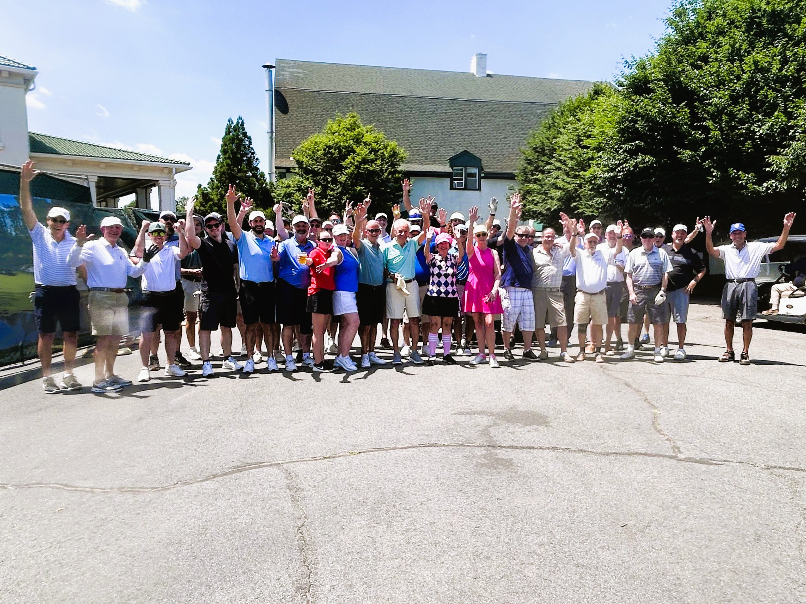 group photo of all golf participants